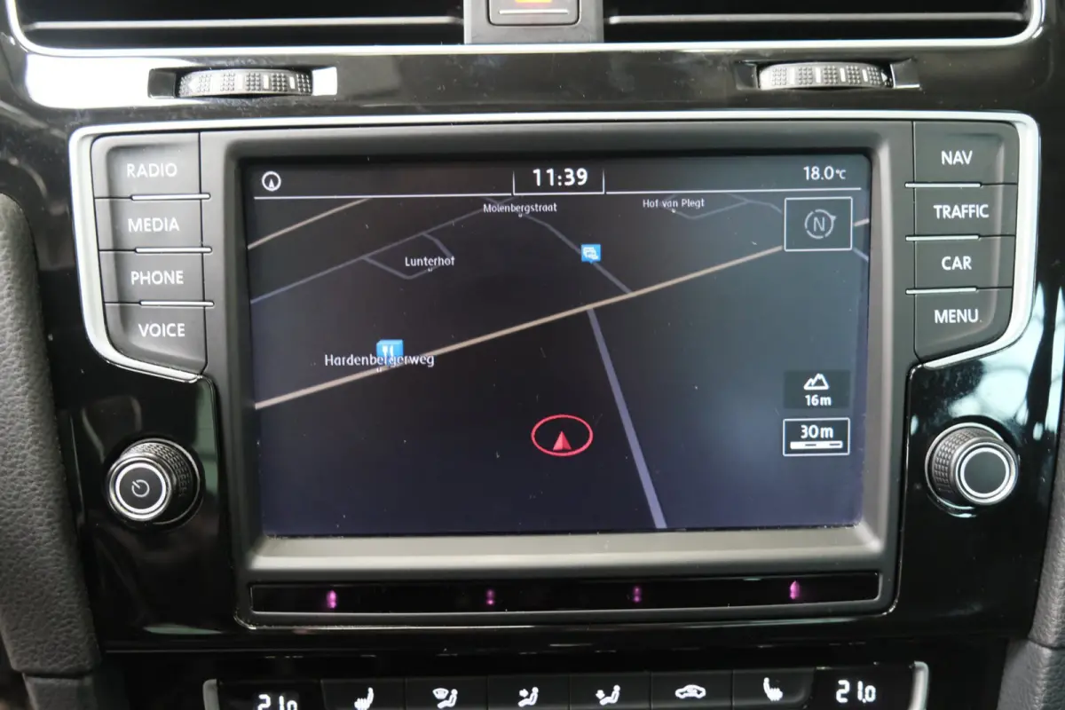 1.4 TSI Highline R-Line Automaat - Airco, Cruise, Navi, PDC, Carplay, Stoelverwarming.