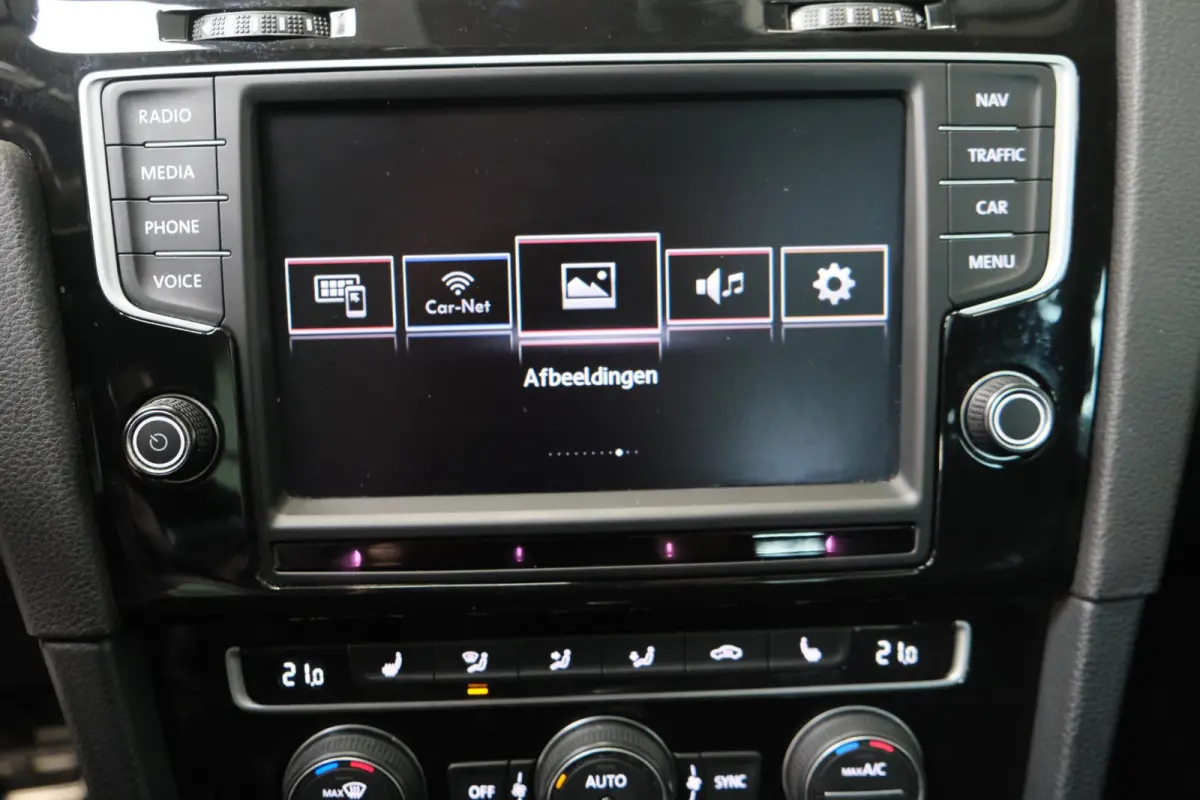 1.4 TSI Highline R-Line Automaat - Airco, Cruise, Navi, PDC, Carplay, Stoelverwarming.