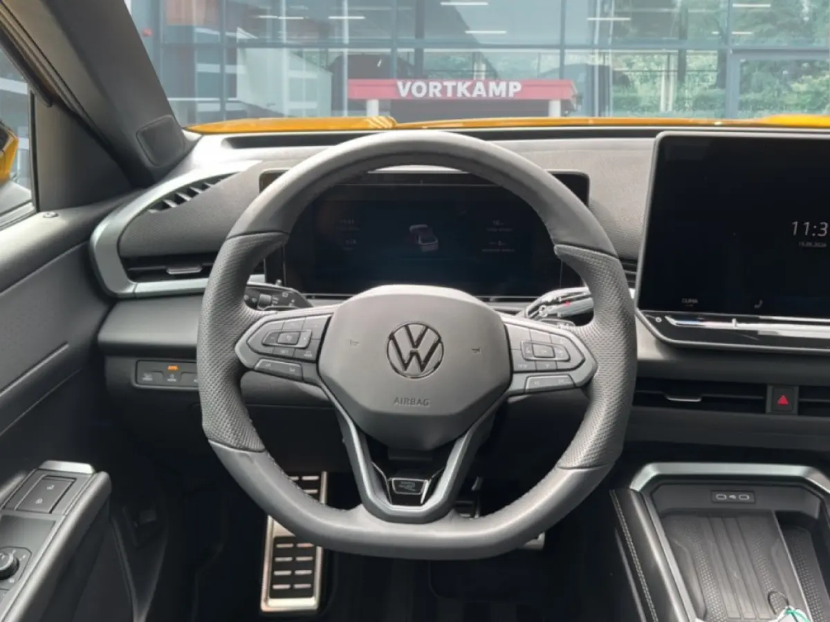1.5 eTSI R-LINE TREKHAAK/CAMERA/ELEK-KLEP/ACC/STOEL+STUURVERW/NAVI/CARPLAY