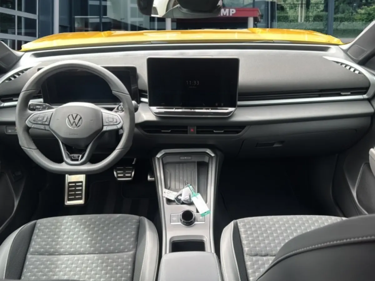 1.5 eTSI R-LINE TREKHAAK/CAMERA/ELEK-KLEP/ACC/STOEL+STUURVERW/NAVI/CARPLAY