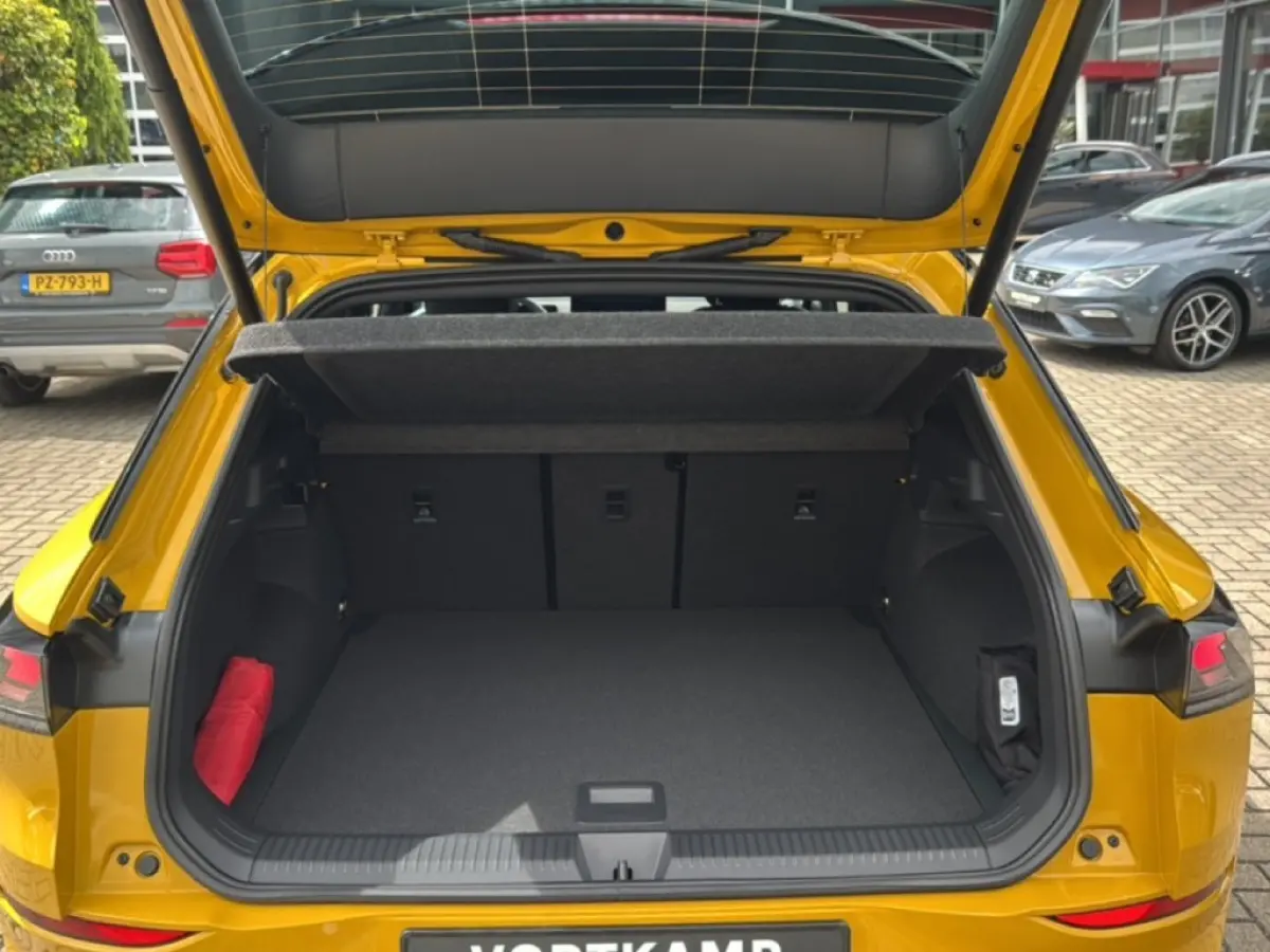 1.5 eTSI R-LINE TREKHAAK/CAMERA/ELEK-KLEP/ACC/STOEL+STUURVERW/NAVI/CARPLAY