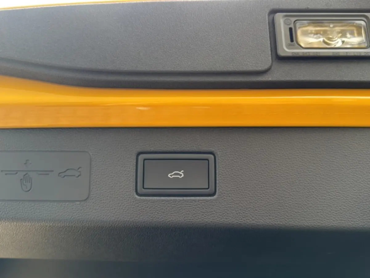 1.5 eTSI R-LINE TREKHAAK/CAMERA/ELEK-KLEP/ACC/STOEL+STUURVERW/NAVI/CARPLAY