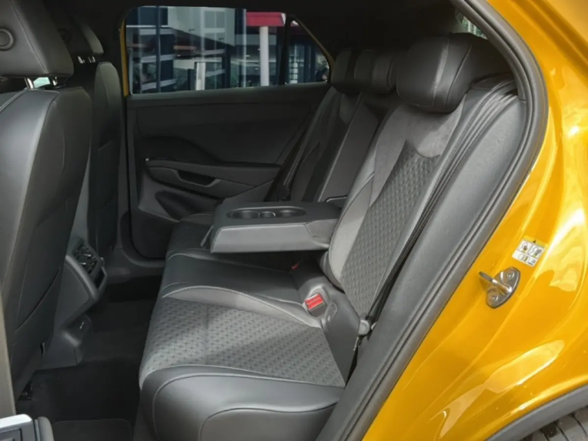 1.5 eTSI R-LINE TREKHAAK/CAMERA/ELEK-KLEP/ACC/STOEL+STUURVERW/NAVI/CARPLAY