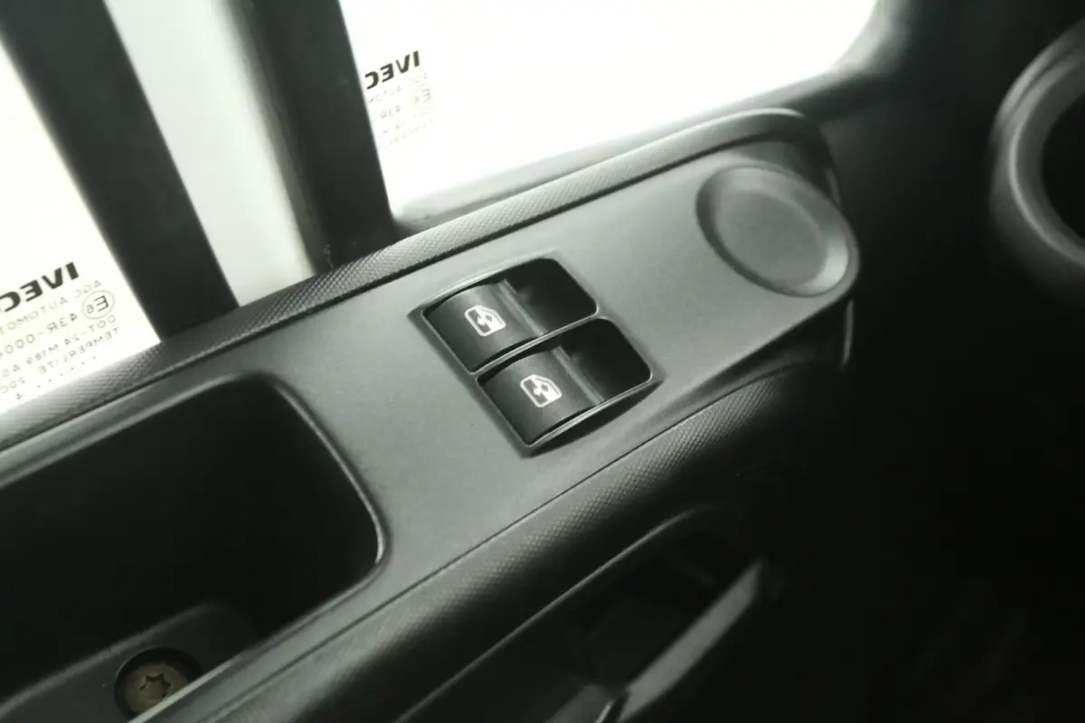 35C13D 2.3 375 N1* | Dubbellucht | Laadklep | Zijdeur | Laadbak | Airco | 3 Zits