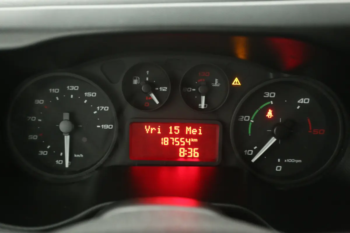 35C13D 2.3 375 N1* | Dubbellucht | Laadklep | Zijdeur | Laadbak | Airco | 3 Zits