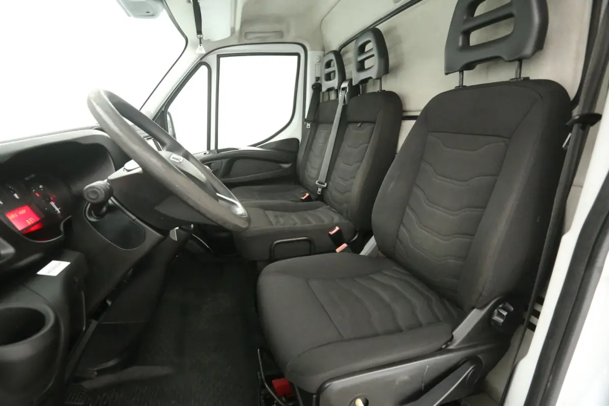35C13D 2.3 375 N1* | Dubbellucht | Laadklep | Zijdeur | Laadbak | Airco | 3 Zits