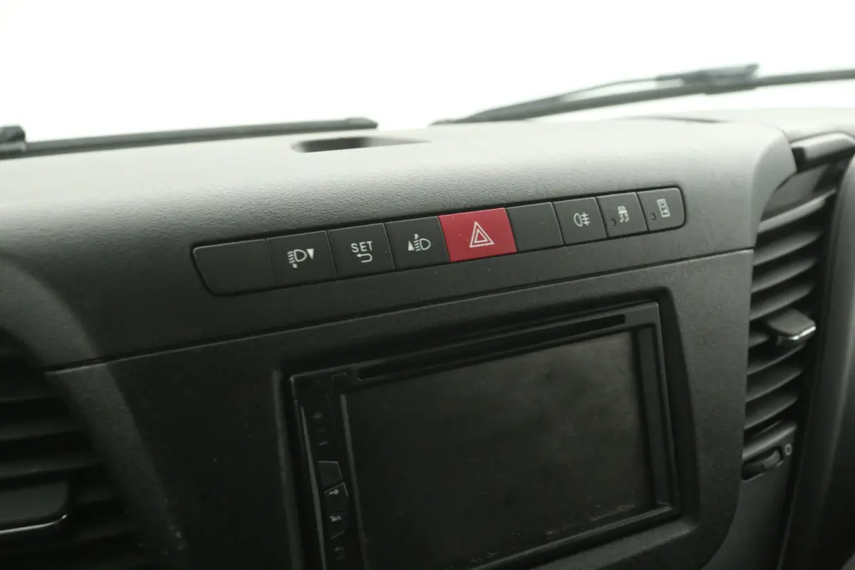 35C13D 2.3 375 N1* | Dubbellucht | Laadklep | Zijdeur | Laadbak | Airco | 3 Zits