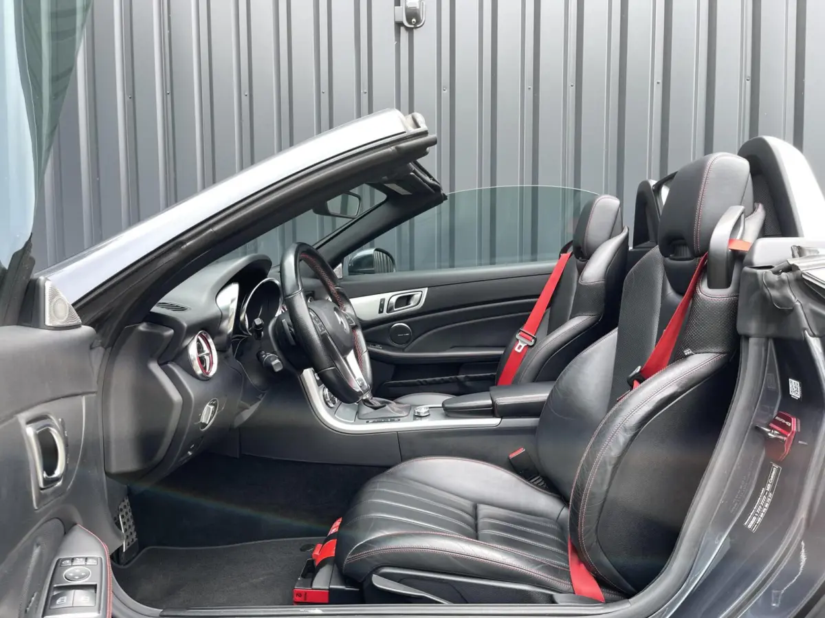 250 AUT. AMG PAKKET|PANORAMADAK|NEKVERWARMING|HARMAN KARDON|LEDEREN BEKLEDING|STOELVERWARMING