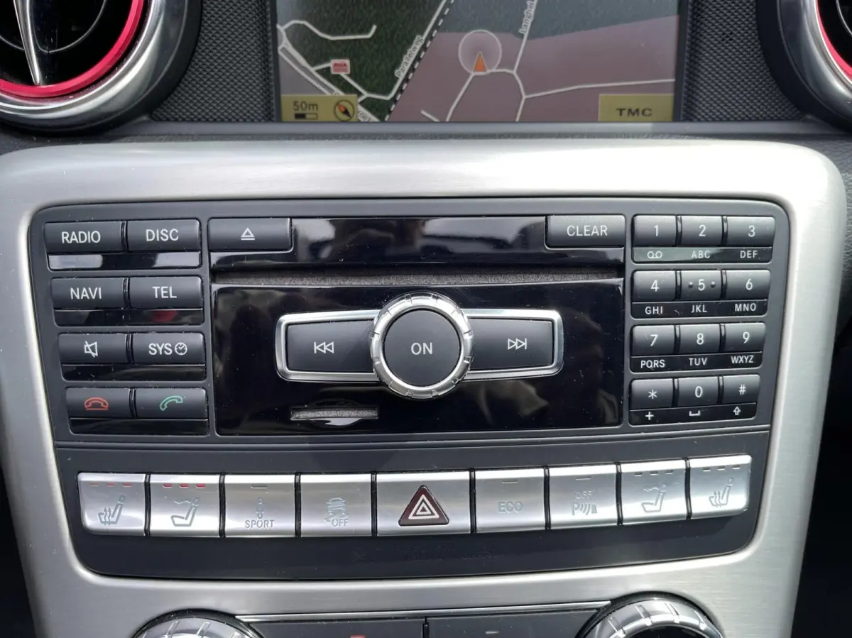 250 AUT. AMG PAKKET|PANORAMADAK|NEKVERWARMING|HARMAN KARDON|LEDEREN BEKLEDING|STOELVERWARMING