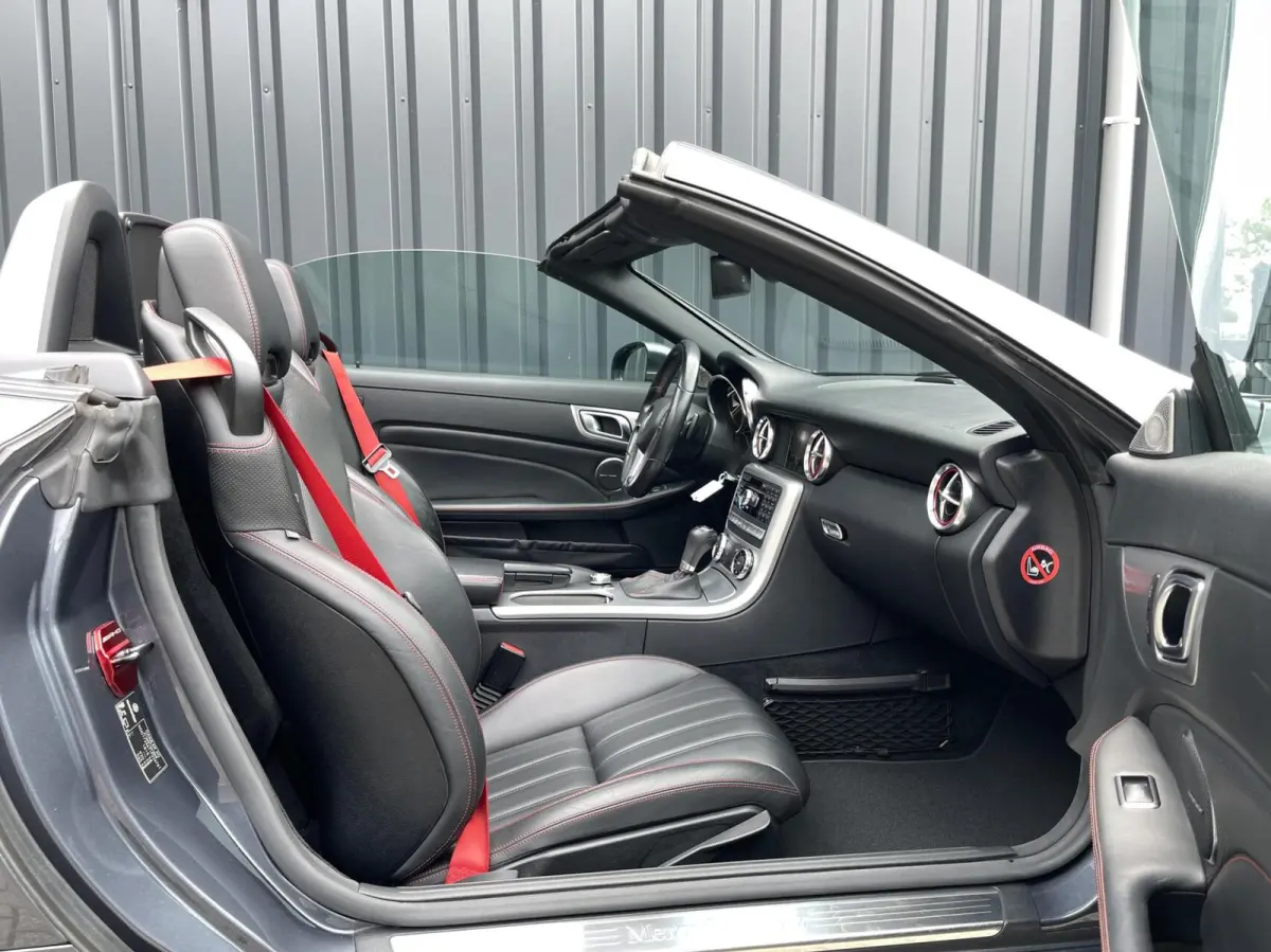 250 AUT. AMG PAKKET|PANORAMADAK|NEKVERWARMING|HARMAN KARDON|LEDEREN BEKLEDING|STOELVERWARMING