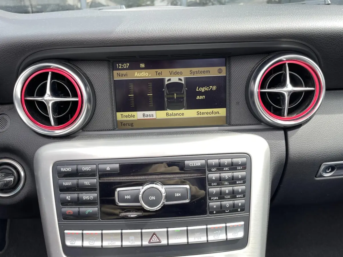 250 AUT. AMG PAKKET|PANORAMADAK|NEKVERWARMING|HARMAN KARDON|LEDEREN BEKLEDING|STOELVERWARMING