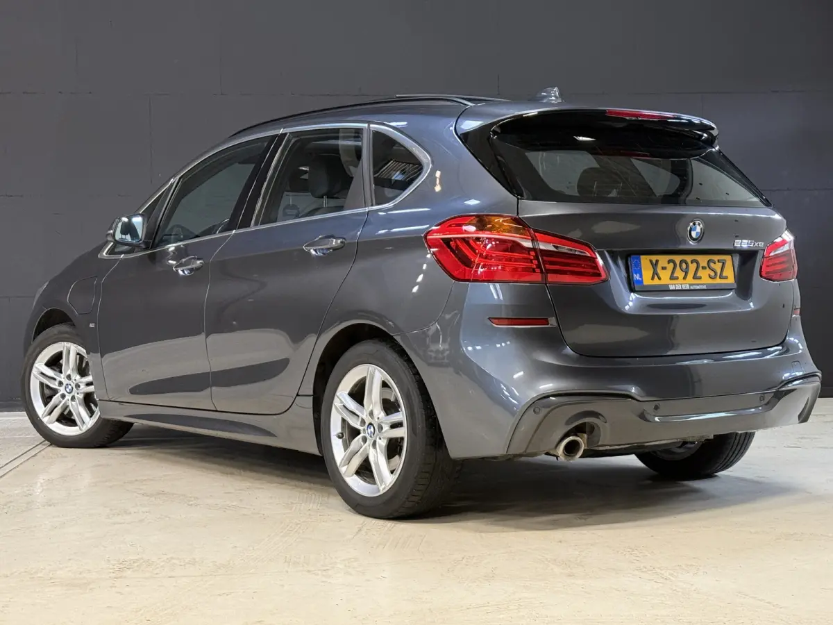 225xe iPerformance Executive | M-Sport | Panoramadak | Stoelverw.