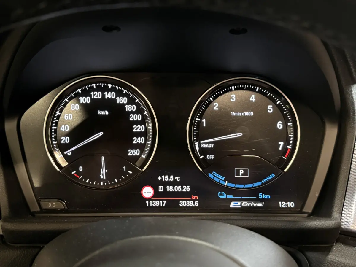 225xe iPerformance Executive | M-Sport | Panoramadak | Stoelverw.