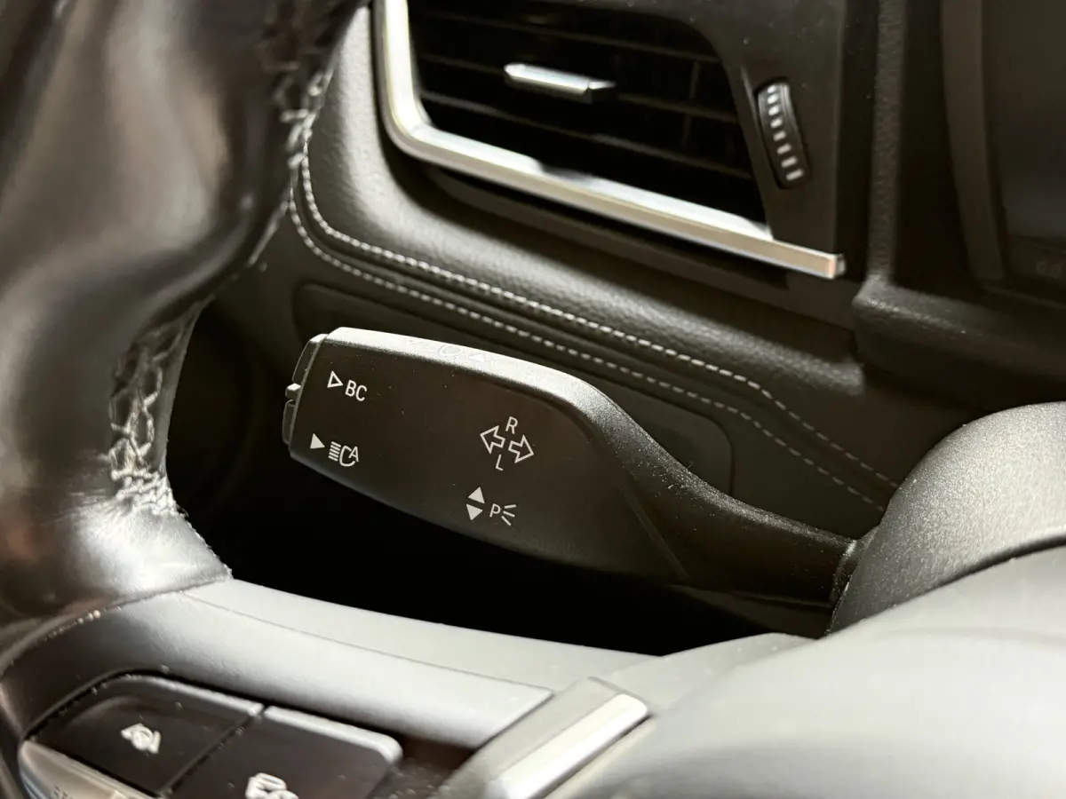 225xe iPerformance Executive | M-Sport | Panoramadak | Stoelverw.