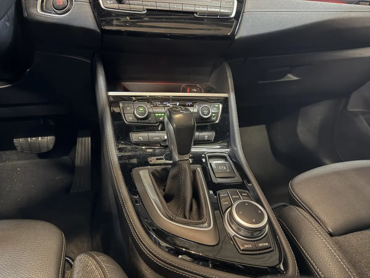 225xe iPerformance Executive | M-Sport | Panoramadak | Stoelverw.