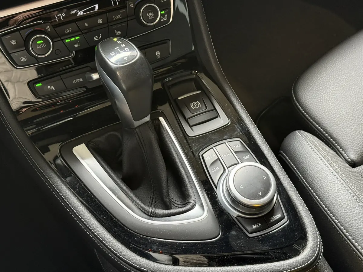 225xe iPerformance Executive | M-Sport | Panoramadak | Stoelverw.