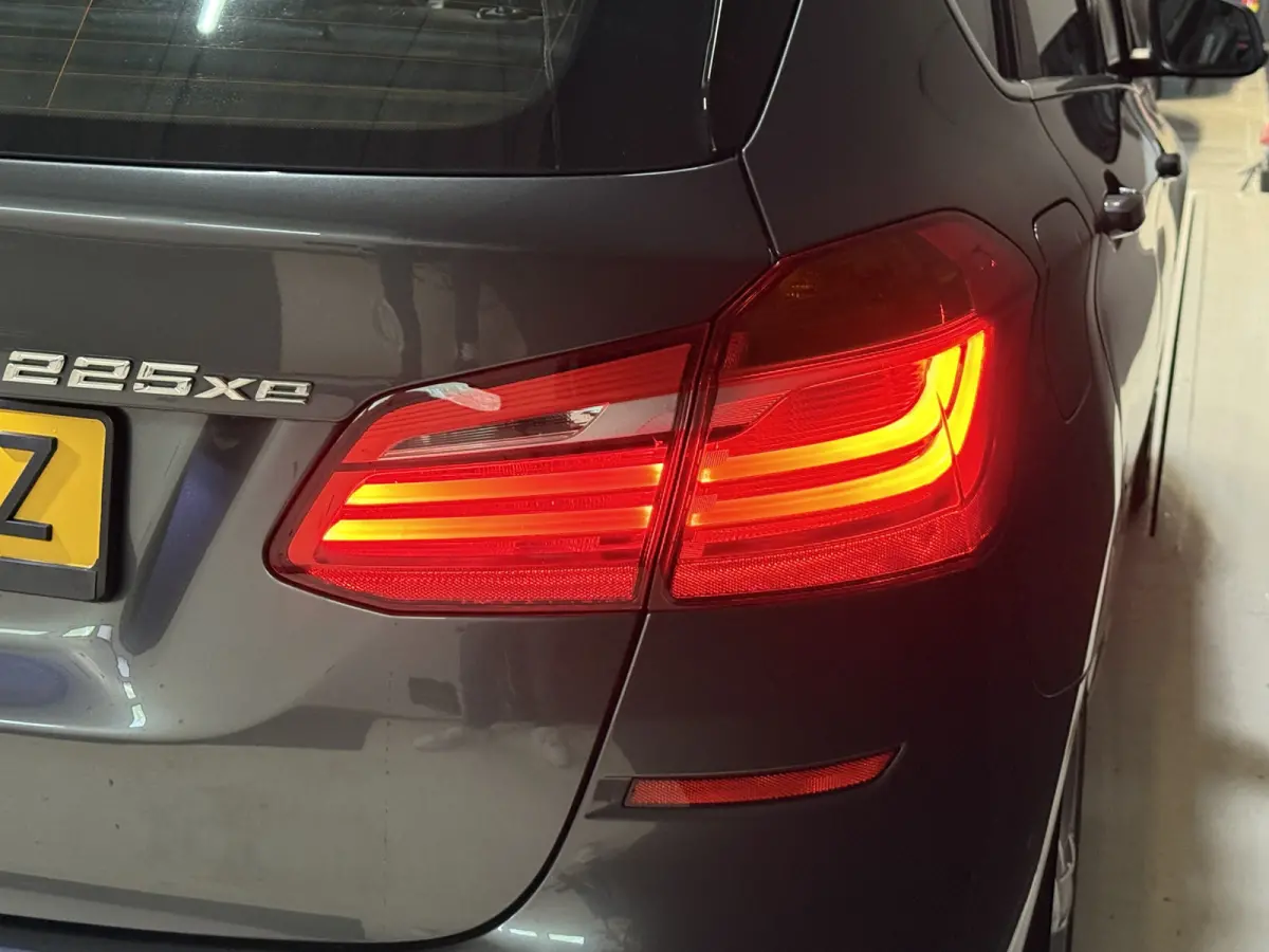 225xe iPerformance Executive | M-Sport | Panoramadak | Stoelverw.