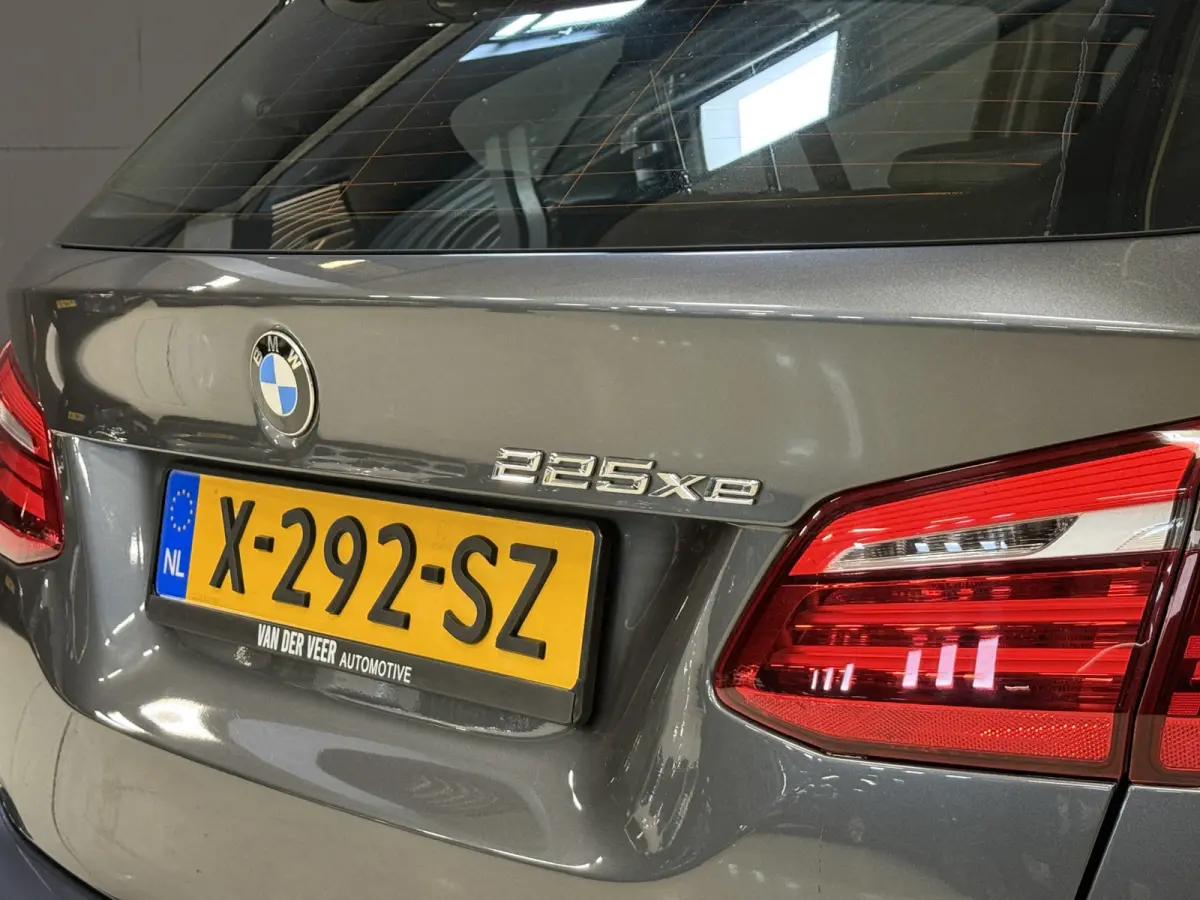 225xe iPerformance Executive | M-Sport | Panoramadak | Stoelverw.