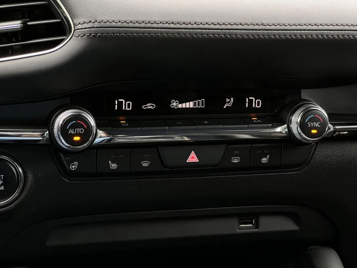 2.0 e-SkyActiv-X M Hybrid 180 Luxury, BOSE SOUND, NAVIGATIE, KEYLESS, CRUISE CONTROL, CLIMATE CONTROL, STOEL/STUURVERWARMING, LED, DAB, PDC, LICHTMETAAL 18"