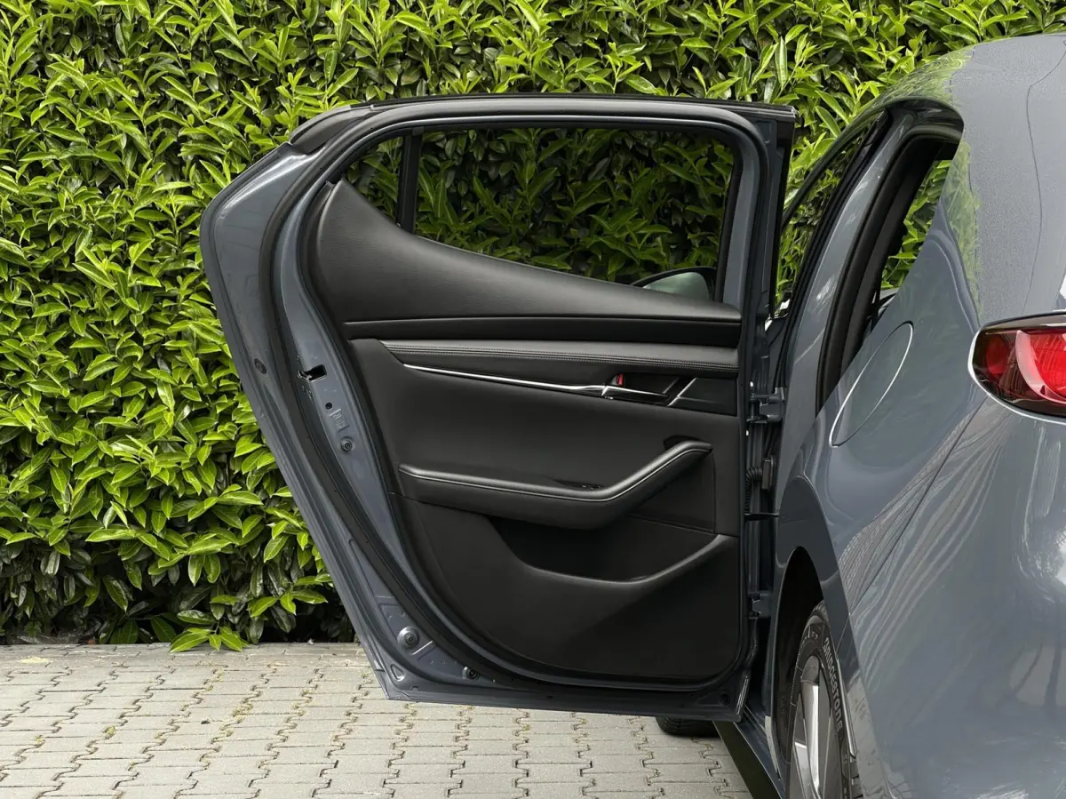 2.0 e-SkyActiv-X M Hybrid 180 Luxury, BOSE SOUND, NAVIGATIE, KEYLESS, CRUISE CONTROL, CLIMATE CONTROL, STOEL/STUURVERWARMING, LED, DAB, PDC, LICHTMETAAL 18"