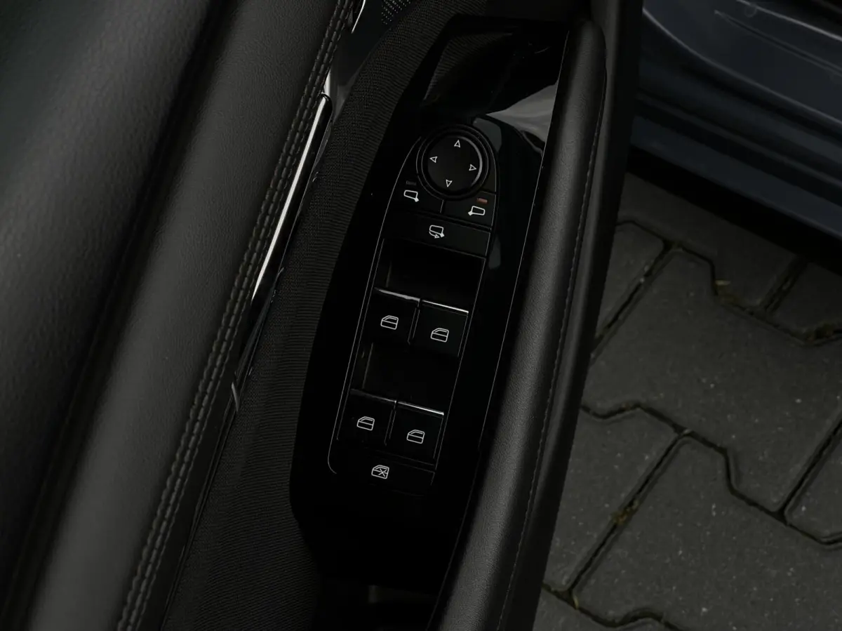 2.0 e-SkyActiv-X M Hybrid 180 Luxury, BOSE SOUND, NAVIGATIE, KEYLESS, CRUISE CONTROL, CLIMATE CONTROL, STOEL/STUURVERWARMING, LED, DAB, PDC, LICHTMETAAL 18"