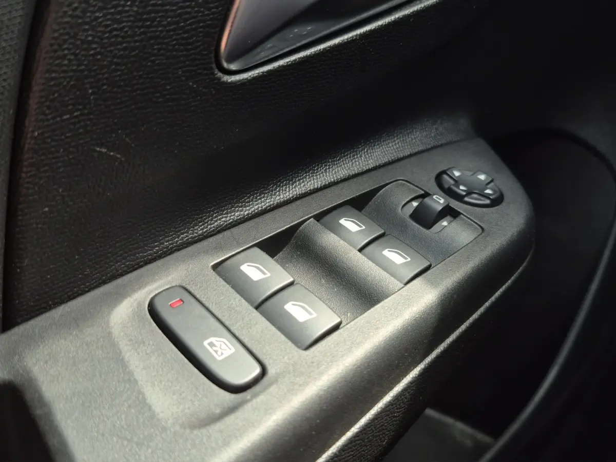 1.2 Edition Stuurverwarming | Full map navigatie | Parkeersensoren | Carplay/android auto | Airco |