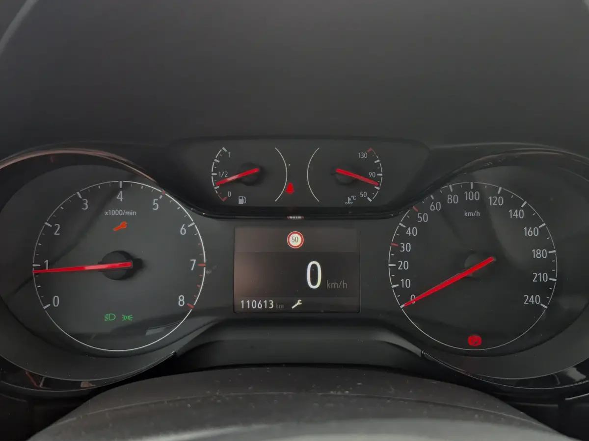 1.2 Edition Stuurverwarming | Full map navigatie | Parkeersensoren | Carplay/android auto | Airco |