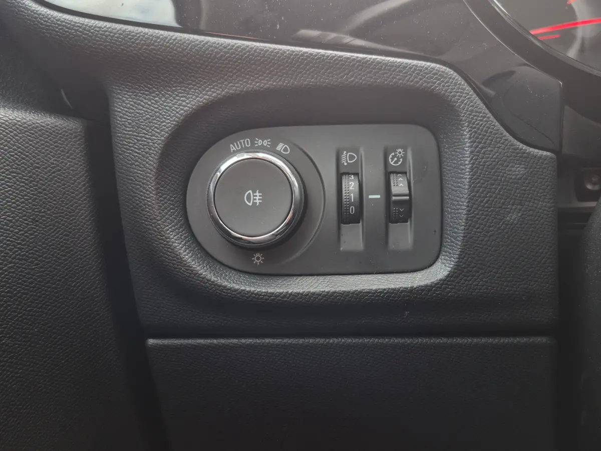 1.2 Edition Stuurverwarming | Full map navigatie | Parkeersensoren | Carplay/android auto | Airco |