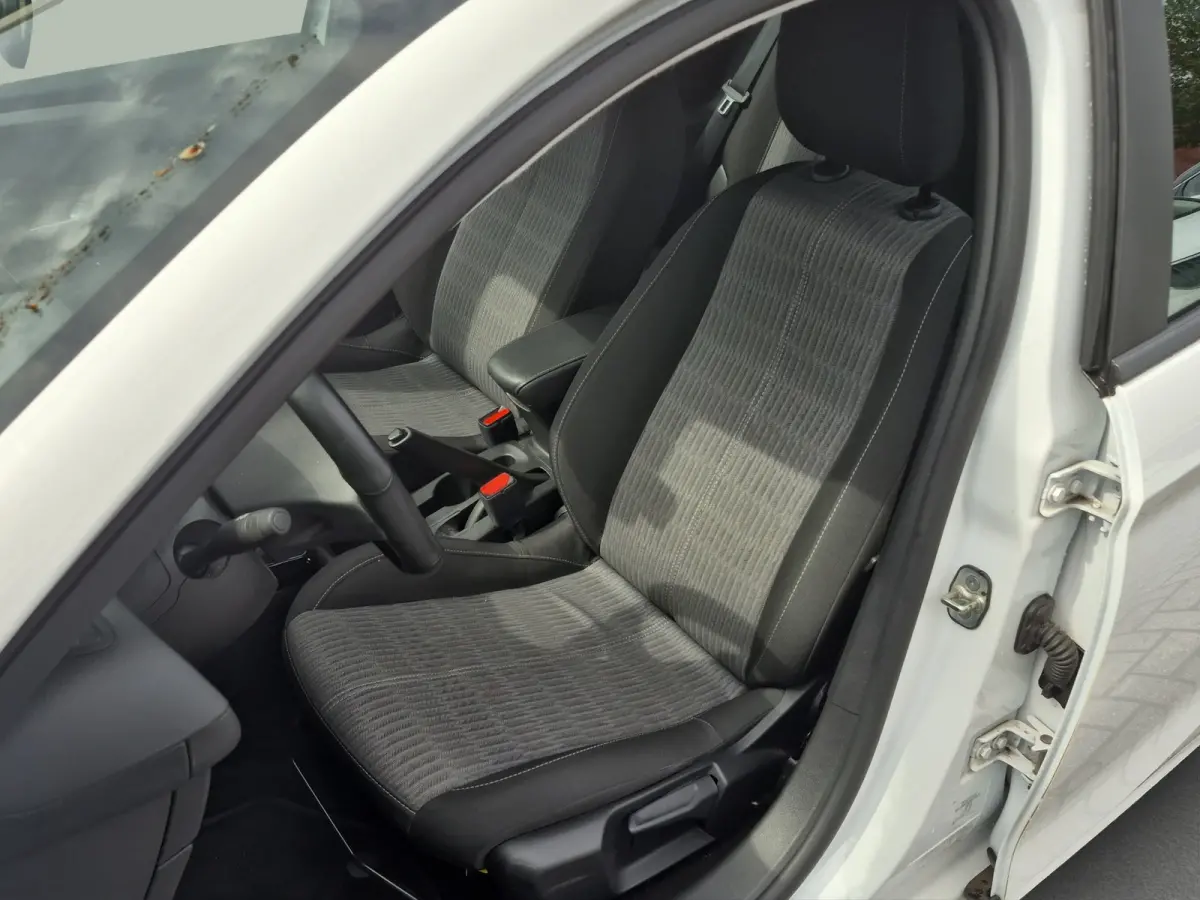 1.2 Edition Stuurverwarming | Full map navigatie | Parkeersensoren | Carplay/android auto | Airco |