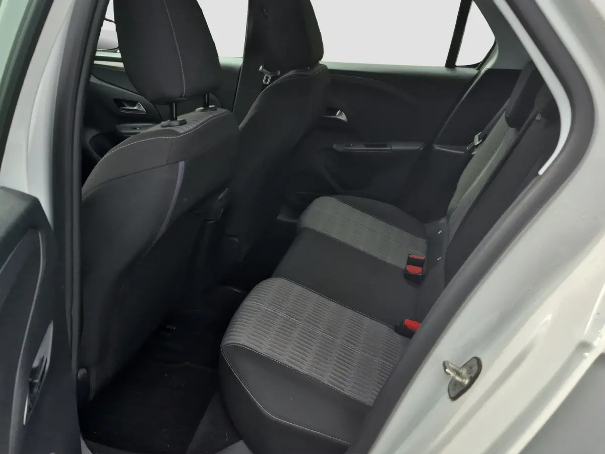 1.2 Edition Stuurverwarming | Full map navigatie | Parkeersensoren | Carplay/android auto | Airco |