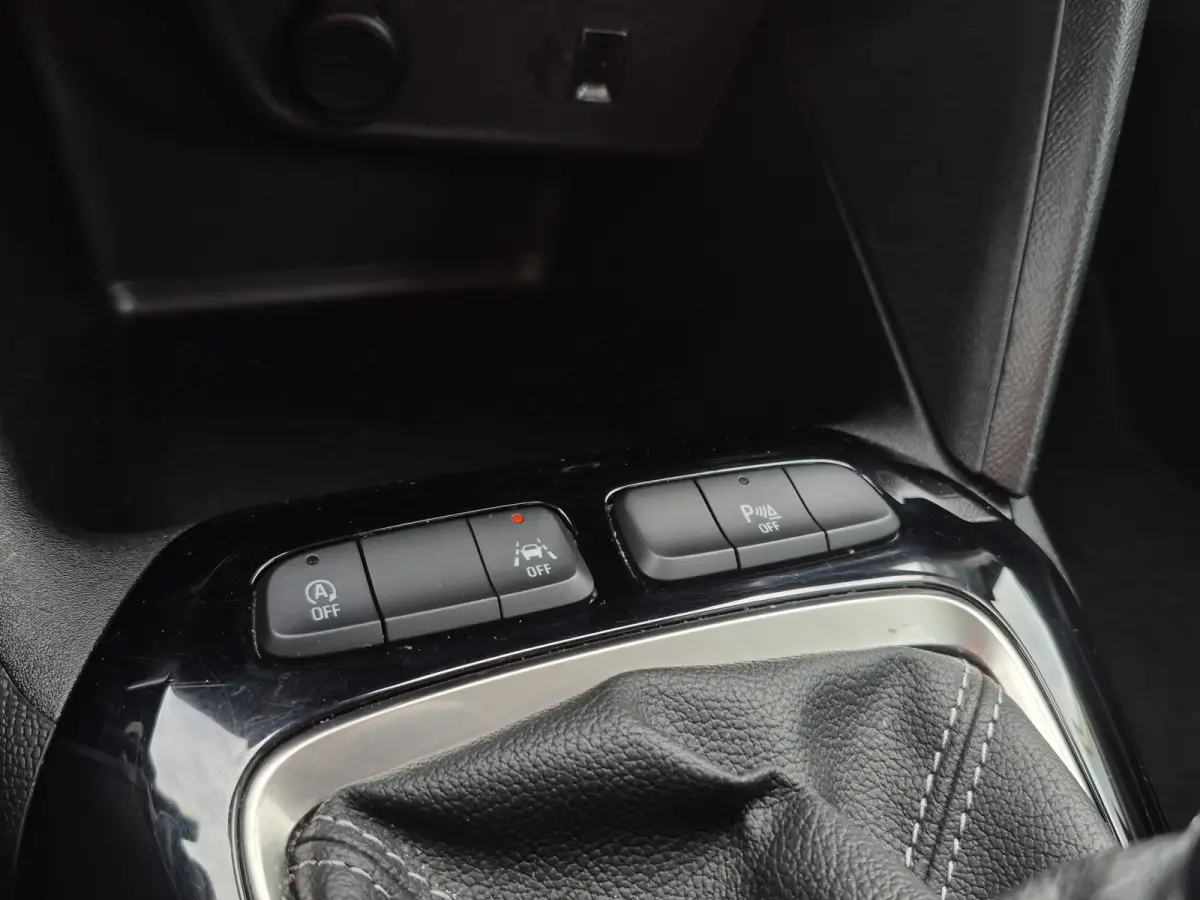 1.2 Edition Stuurverwarming | Full map navigatie | Parkeersensoren | Carplay/android auto | Airco |
