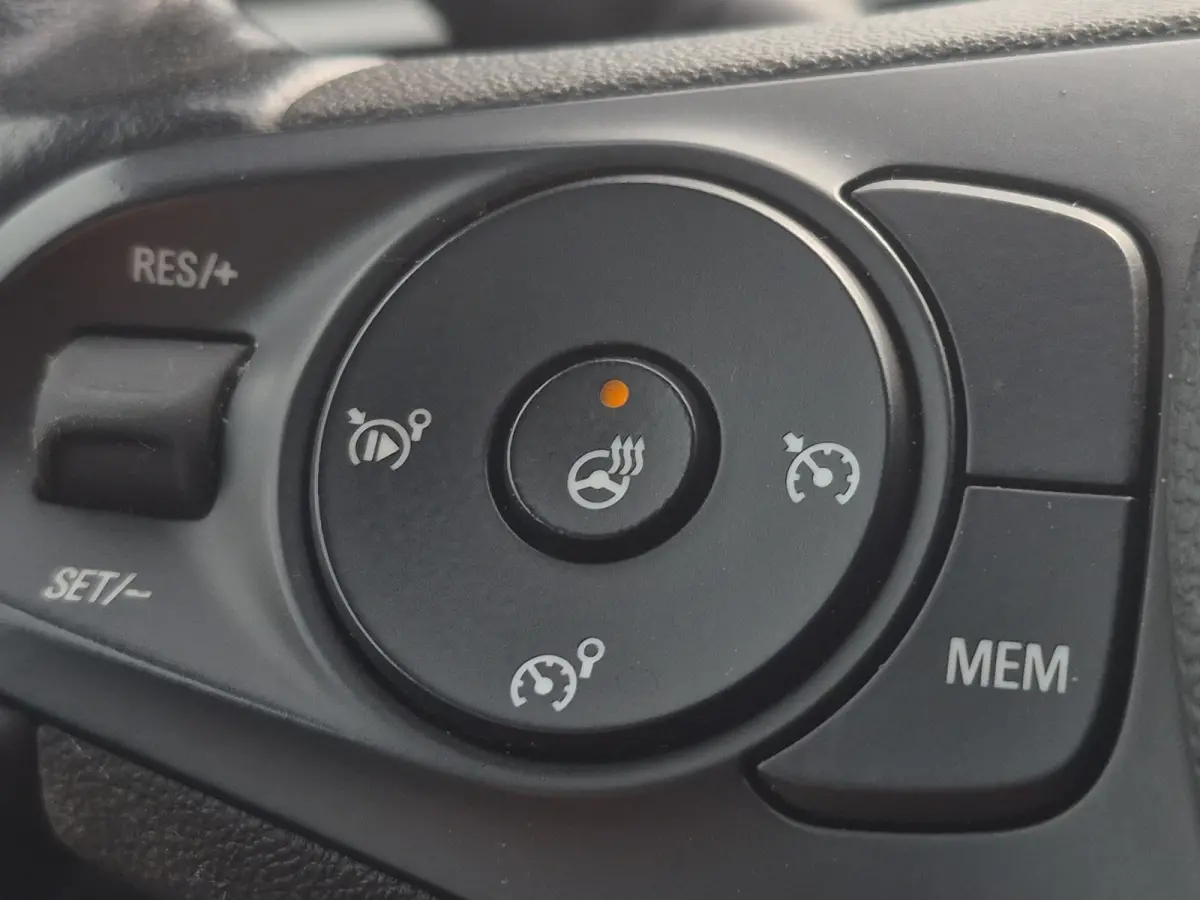 1.2 Edition Stuurverwarming | Full map navigatie | Parkeersensoren | Carplay/android auto | Airco |