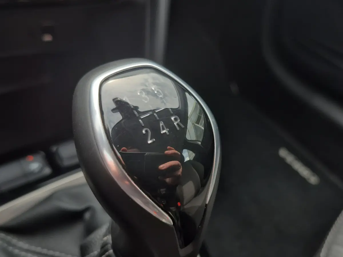 1.2 Edition Stuurverwarming | Full map navigatie | Parkeersensoren | Carplay/android auto | Airco |