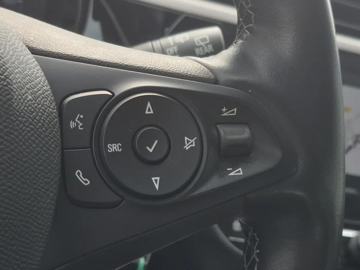 1.2 Edition Stuurverwarming | Full map navigatie | Parkeersensoren | Carplay/android auto | Airco |