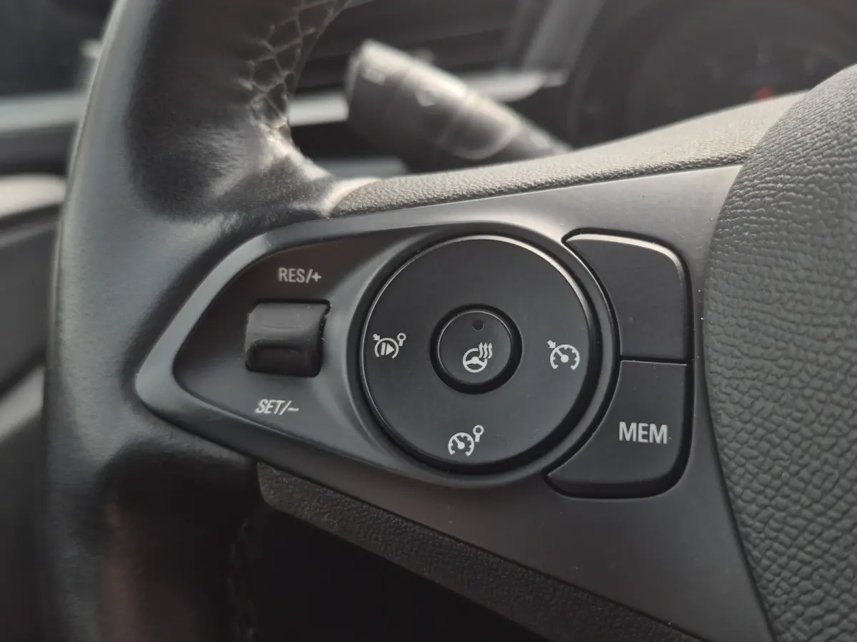 1.2 Edition Stuurverwarming | Full map navigatie | Parkeersensoren | Carplay/android auto | Airco |