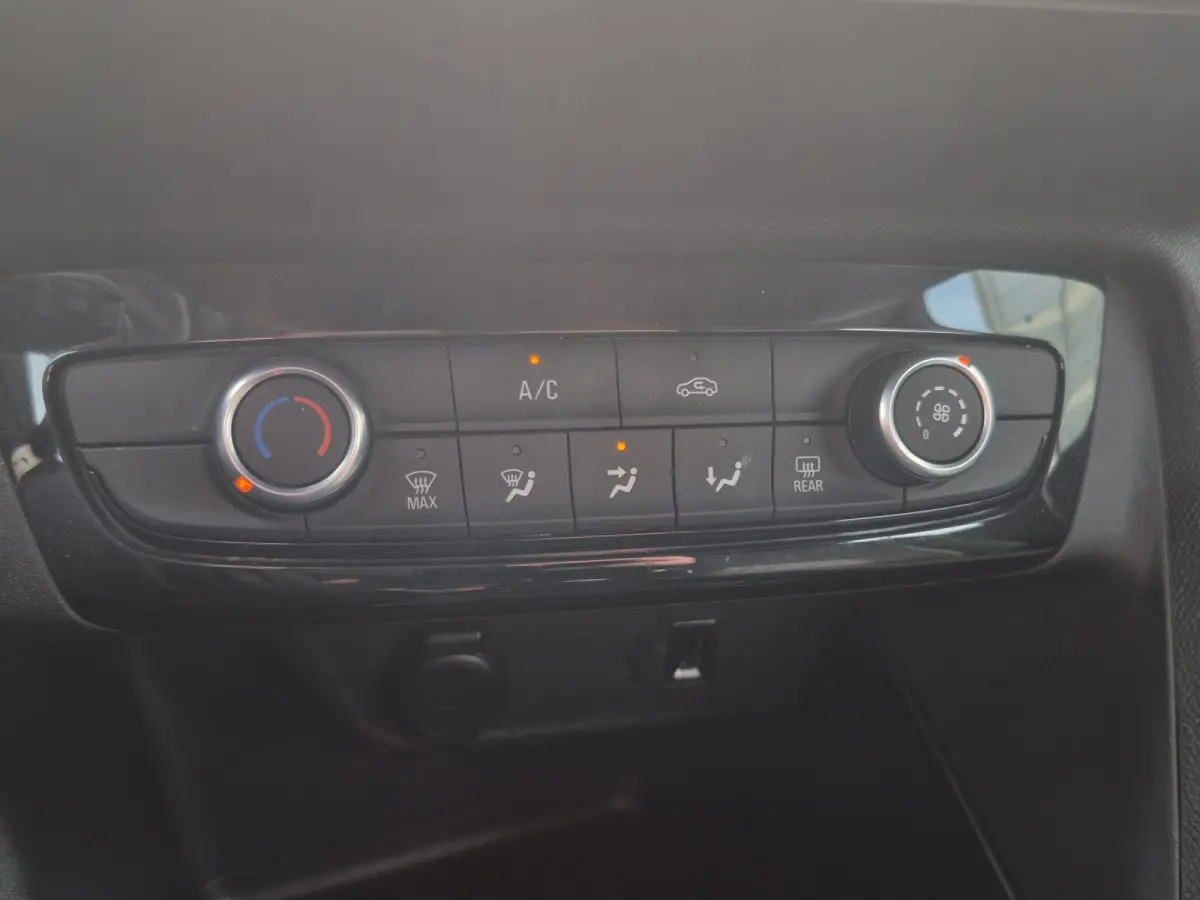 1.2 Edition Stuurverwarming | Full map navigatie | Parkeersensoren | Carplay/android auto | Airco |