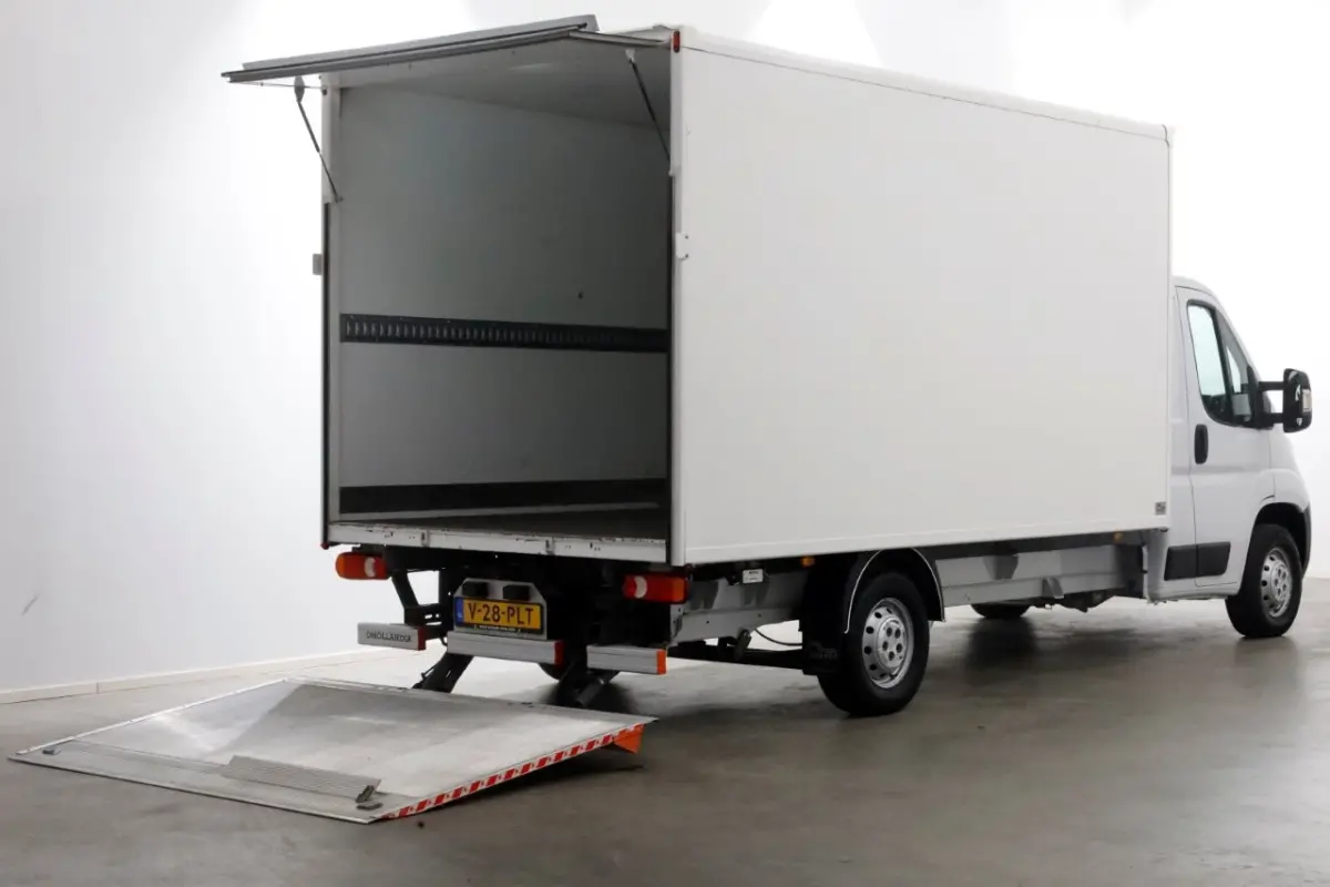 2.2D 140pk Bakwagen met laadklep 1.060kg laadvermogen 02-2024