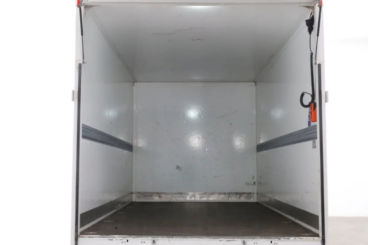 2.2D 140pk Bakwagen met laadklep 1.060kg laadvermogen 02-2024