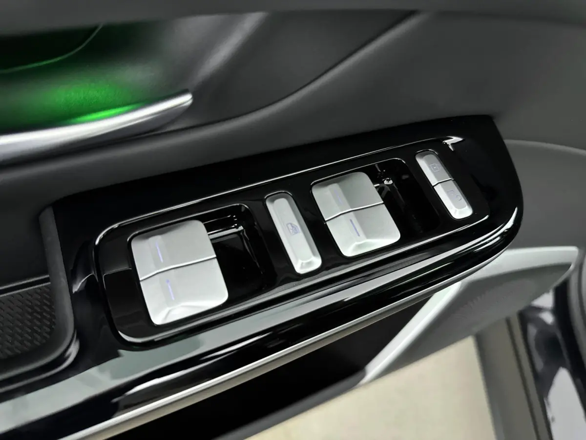 RWD Long Range 98 kWh Premium Pack | Trekhaak | Apple Carplay | SoH 97,7%