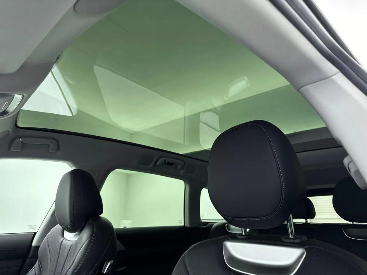 RWD Long Range 98 kWh Premium Pack | Trekhaak | Apple Carplay | SoH 97,7%