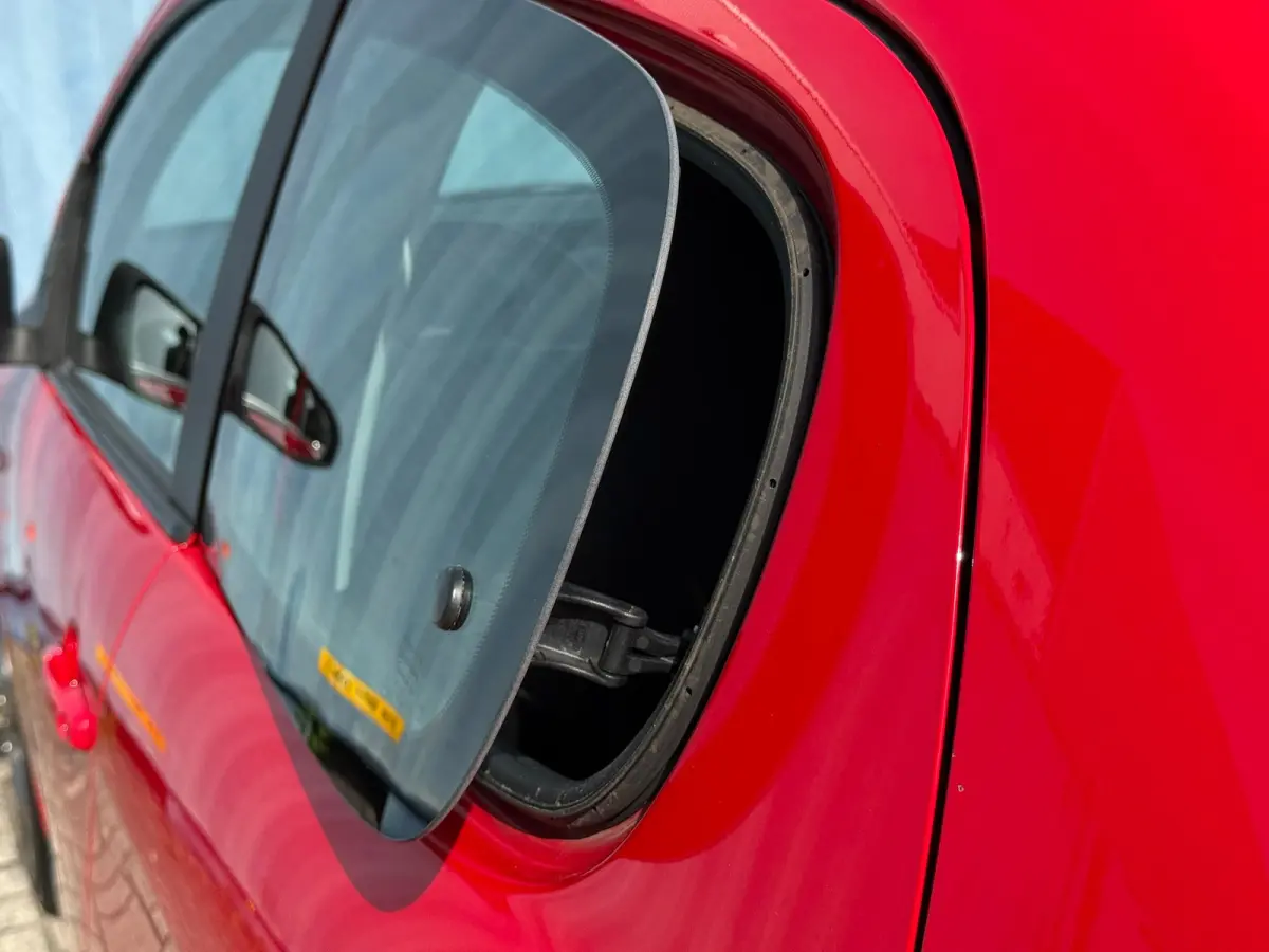 1.0 e-VTi Active Airco | Lichtmetalen velgen 16" | Bluetooth | Dealer onderhouden | Elektrische ramen voor | LED dagrijverlichting