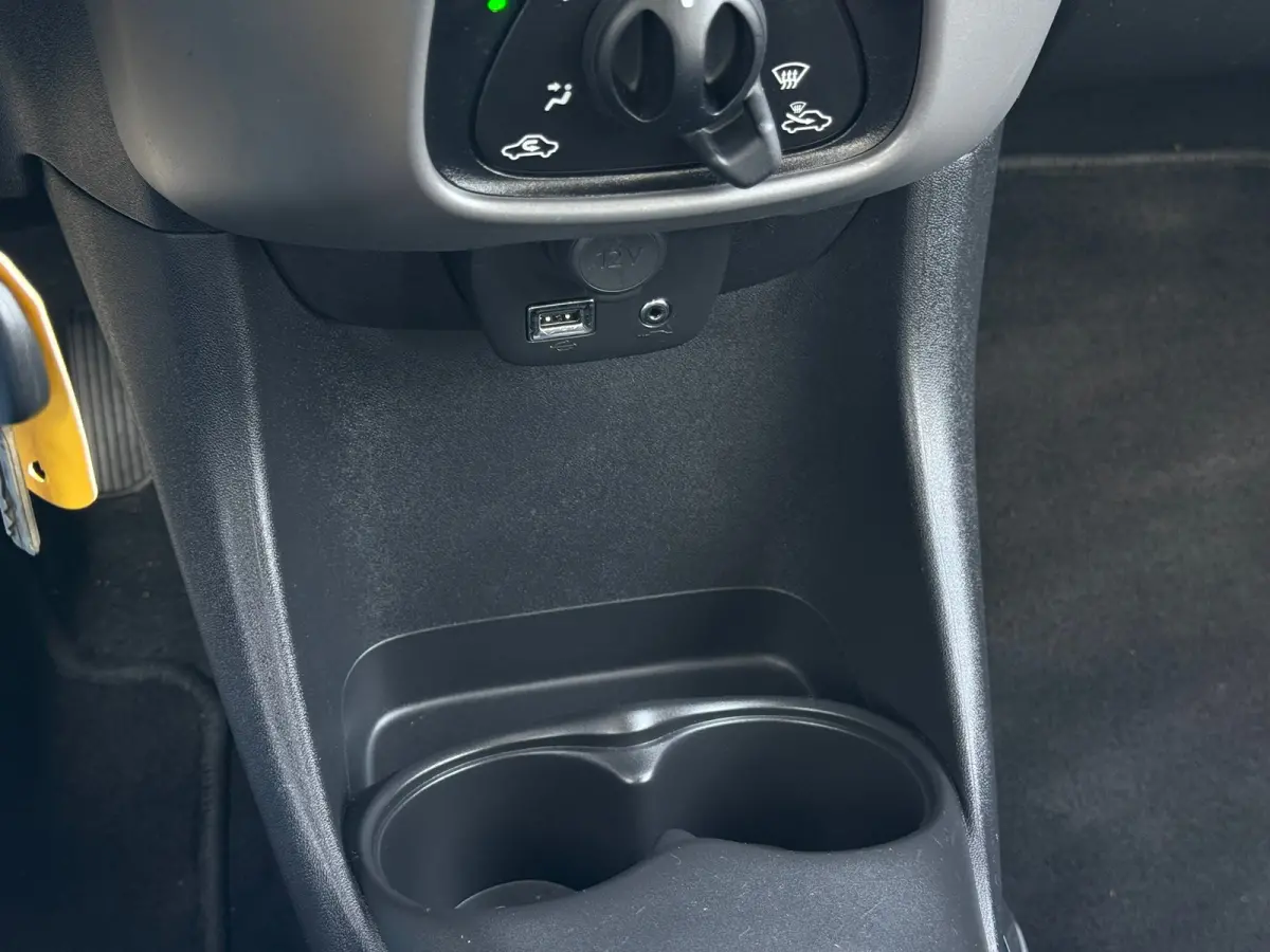 1.0 e-VTi Active Airco | Lichtmetalen velgen 16" | Bluetooth | Dealer onderhouden | Elektrische ramen voor | LED dagrijverlichting