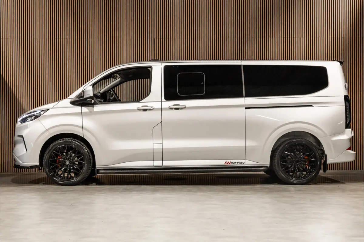300 2.0 TDCI L2H1 Limited DC | BPM VRIJ | Dubbel Cabine | Elec schuifdeuren | ACC | Blind Spot | 360 Camera | CarPlay | Navigatie | Stoelverwarming | 5-Zitter | BPM Vrij