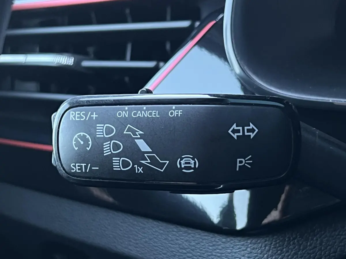 1.0 TSI Sport Business NAV.VIA.CARPLAY/ANDROID | CRUISE | LED | PDC | ECC | LMV 1'EIG