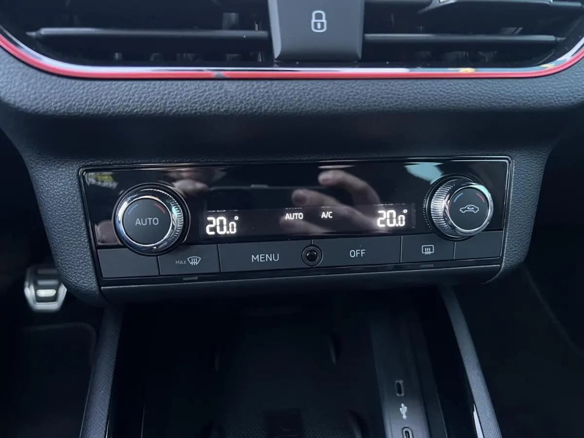 1.0 TSI Sport Business NAV.VIA.CARPLAY/ANDROID | CRUISE | LED | PDC | ECC | LMV 1'EIG