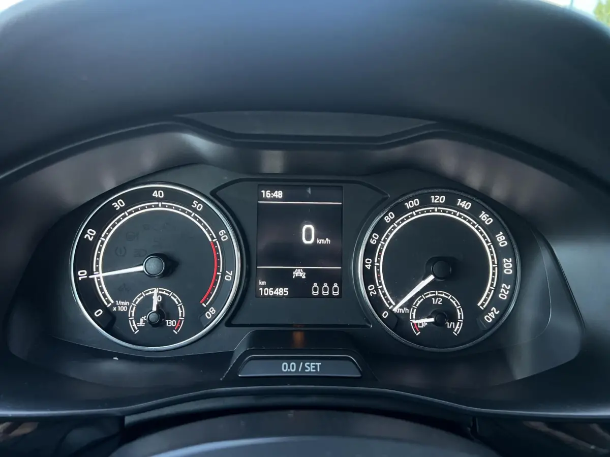1.0 TSI Sport Business NAV.VIA.CARPLAY/ANDROID | CRUISE | LED | PDC | ECC | LMV 1'EIG