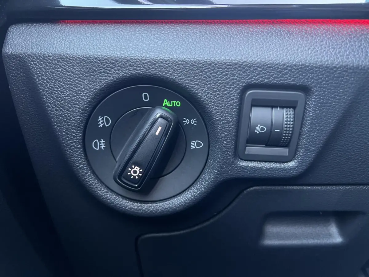 1.0 TSI Sport Business NAV.VIA.CARPLAY/ANDROID | CRUISE | LED | PDC | ECC | LMV 1'EIG
