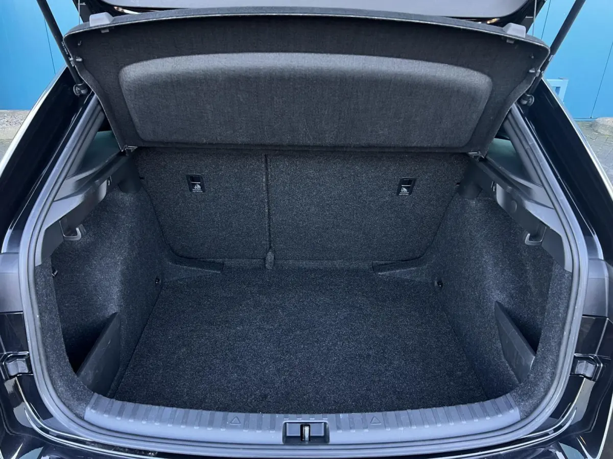 1.0 TSI Sport Business NAV.VIA.CARPLAY/ANDROID | CRUISE | LED | PDC | ECC | LMV 1'EIG