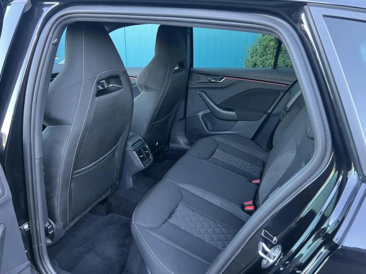 1.0 TSI Sport Business NAV.VIA.CARPLAY/ANDROID | CRUISE | LED | PDC | ECC | LMV 1'EIG