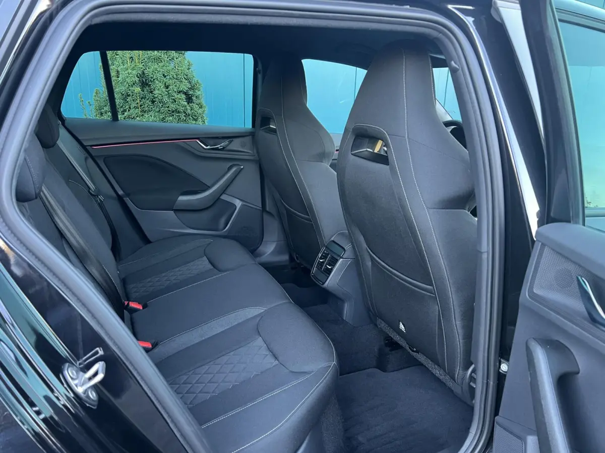 1.0 TSI Sport Business NAV.VIA.CARPLAY/ANDROID | CRUISE | LED | PDC | ECC | LMV 1'EIG